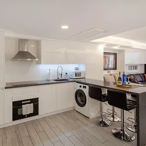 Modern & Elegant Loft Apartment